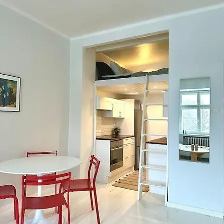 Cute Loft By Tram Stop Apartment *