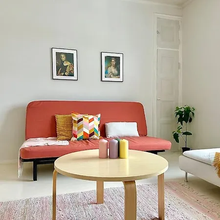 Cute Loft By Tram Stop Apartment
